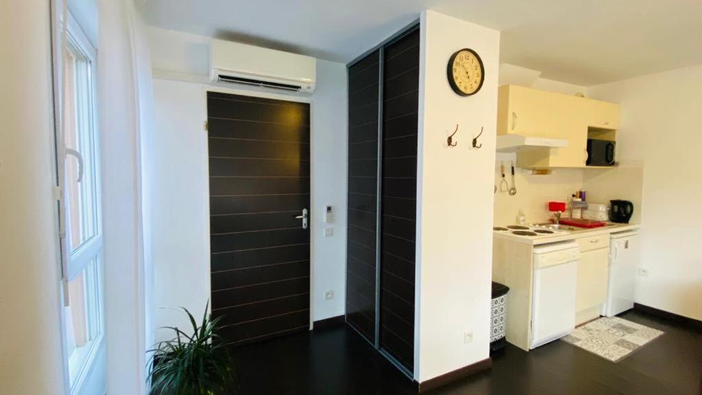Appartement Superbe Avec De Parking Gratuit Sur Place *
